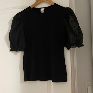 Black H & M shirt